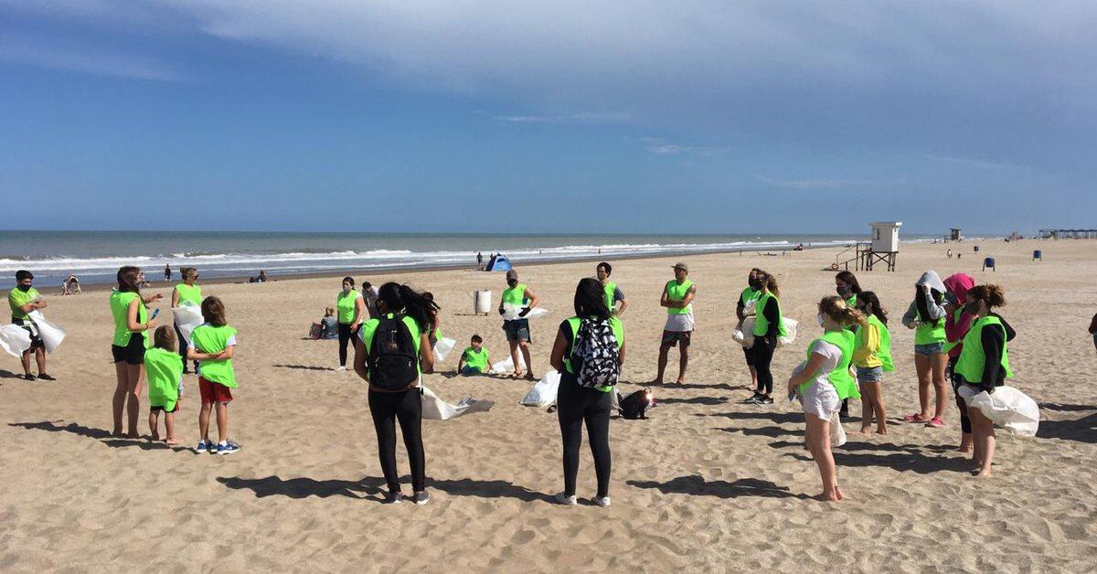 The beach cleaning brigade arrived in Mar del Plata and will recycle the waste found in the sand