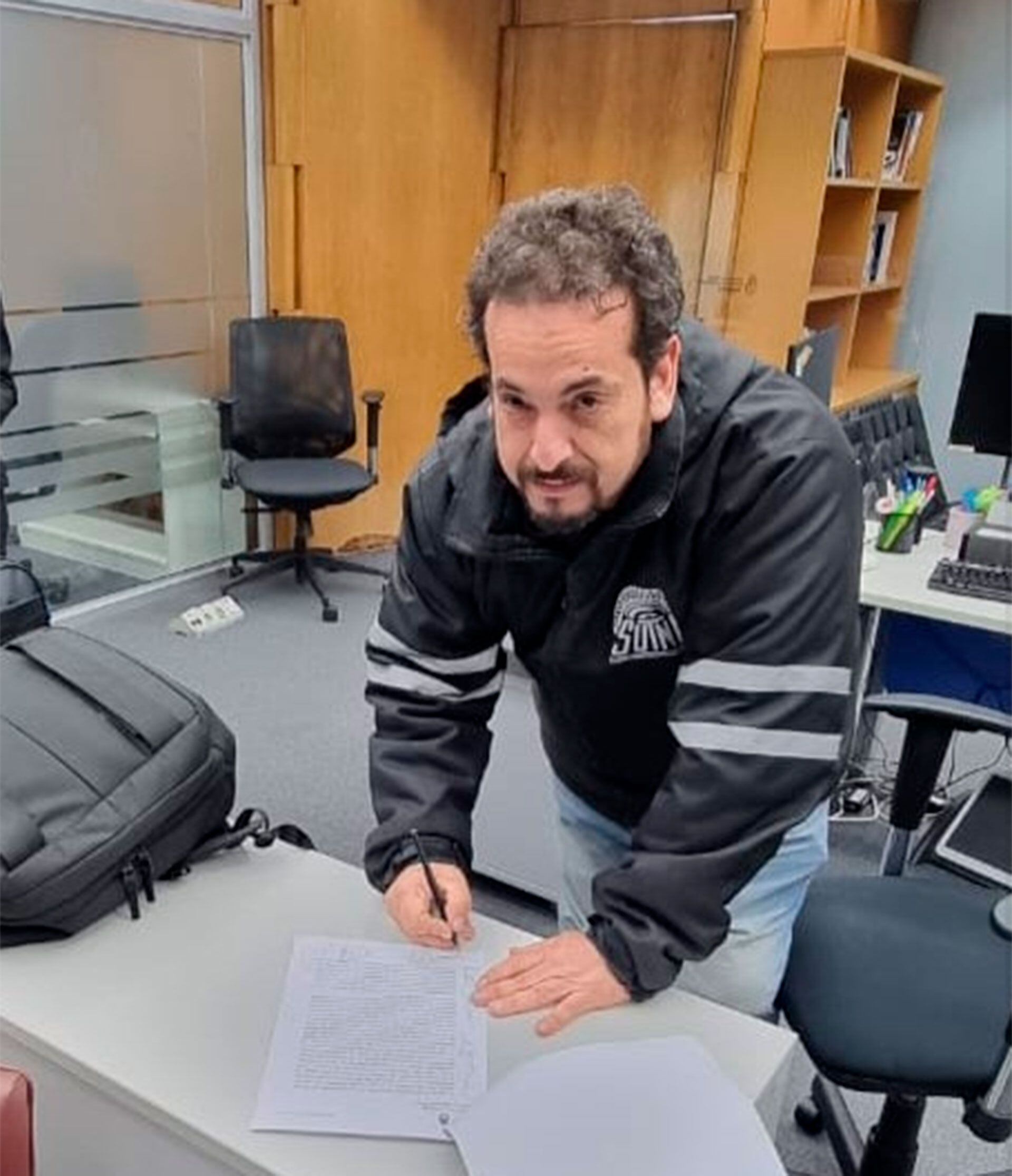 Firma acuerdo neumático SUTNA - Alejandro Crespo