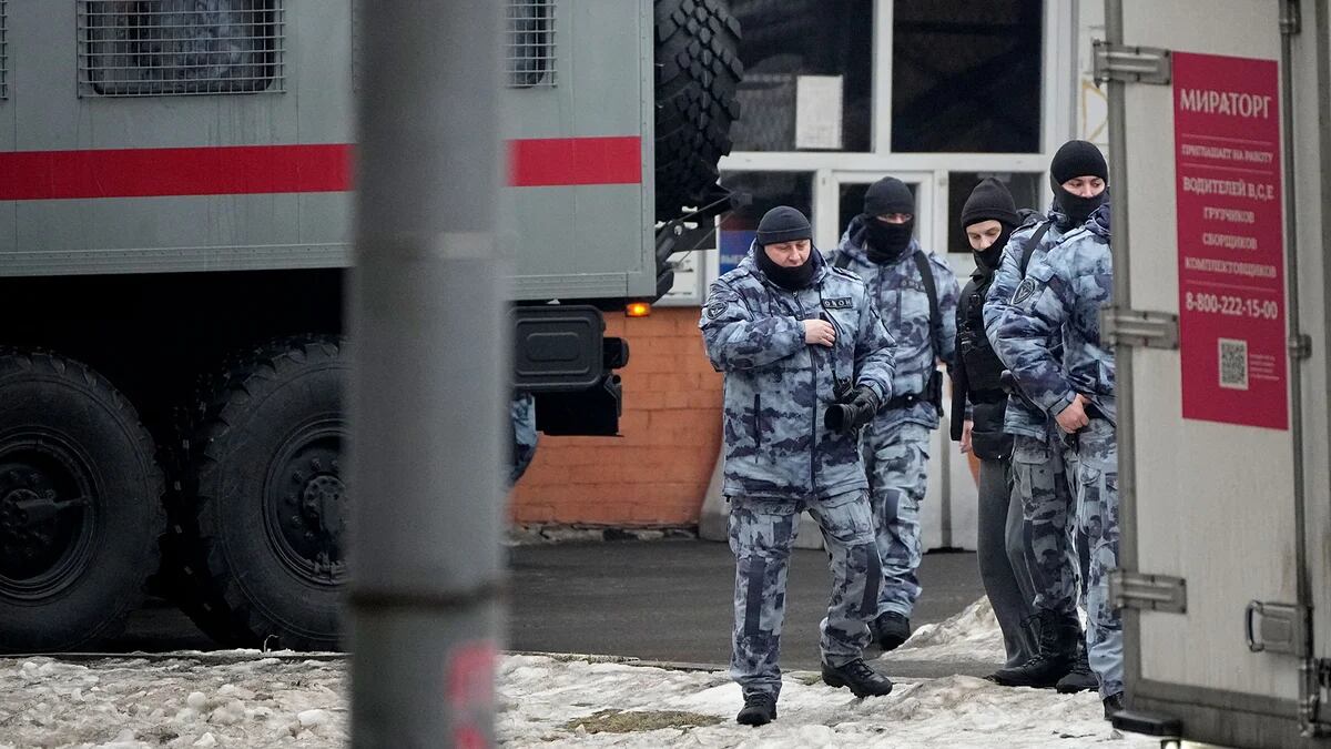 A una semana del ataque en Moscú, Rusia arrestó a tres sospechosos que planeaban un nuevo atentado en el sur del país