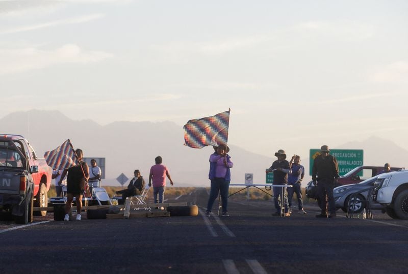Comunidades originarias realizaron una protesta en el salar de Atacama, en Chile, por los modos de producción de las mineras de litio