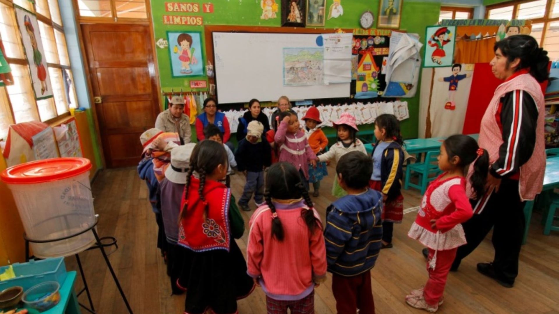 El año escolar 2024 podría iniciarse con algunos cambios que repercutirán en el nivel de educación inicial, primaria y secundaria. (Andina)