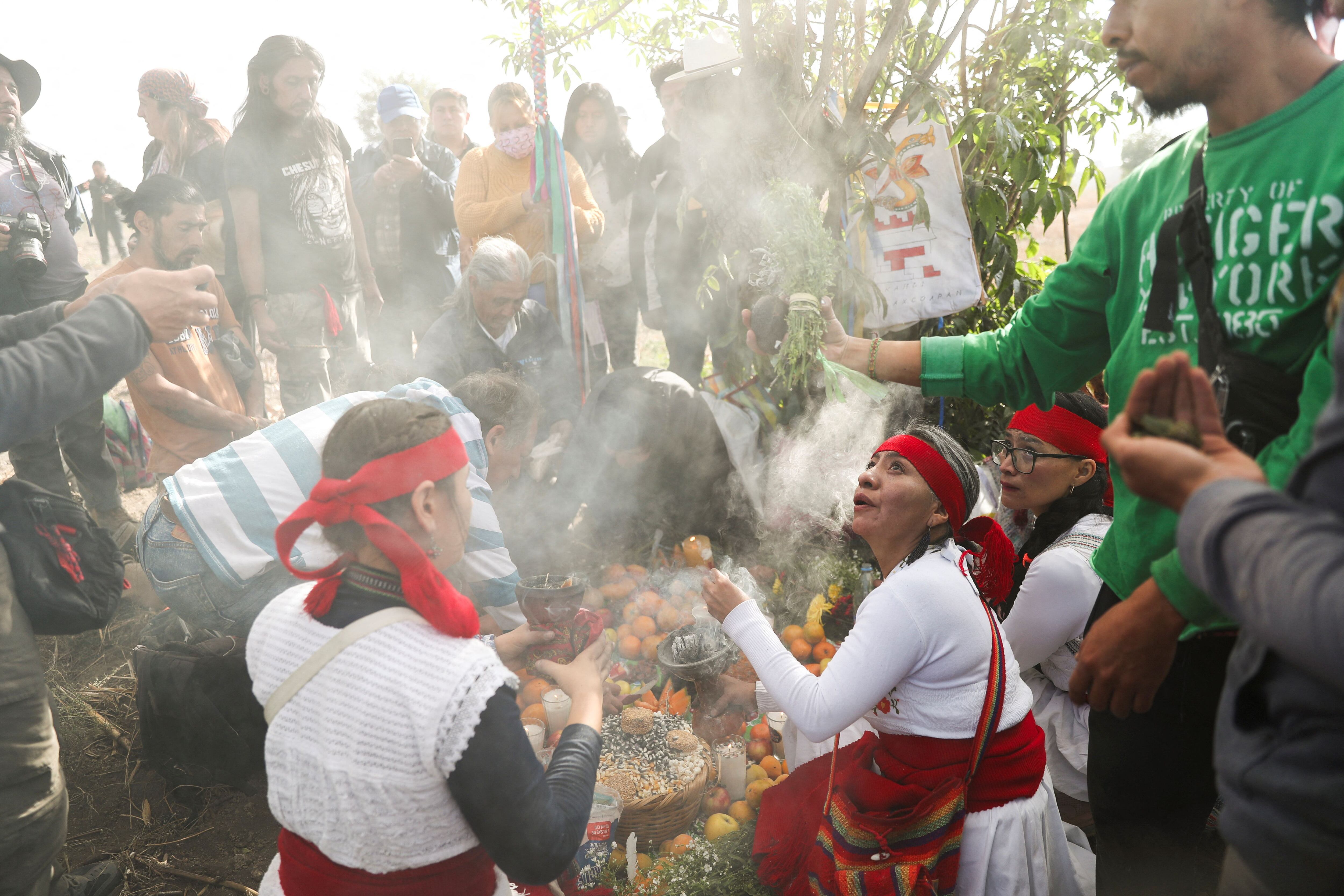 La tradición de festejar al volcán Popocatépetl se debe a la aparición del personaje Gregorio Chino Popocatépetl (REUTERS/Raquel Cunha)