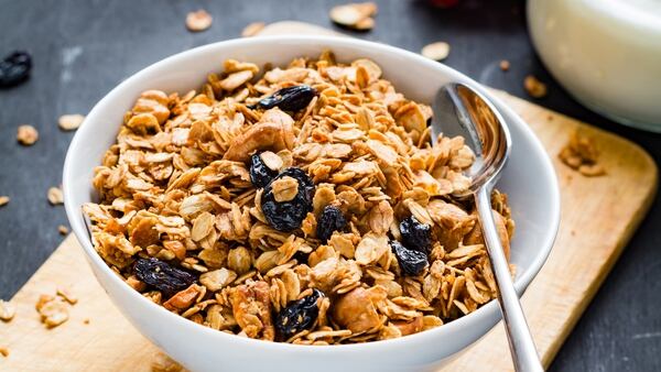 La granola es otro de los alimentos comunes analizados por el químico de la FDA (iStock)