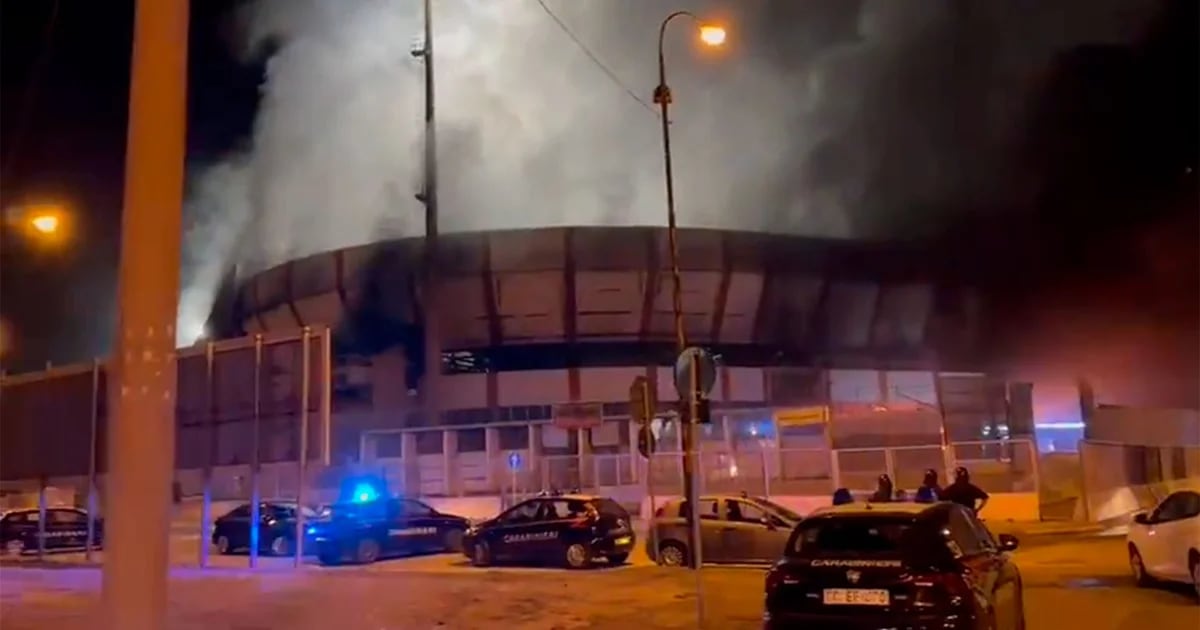 Scandalo in Italia: i tifosi di una squadra di promozione incendiano lo stadio della loro storica rivale
