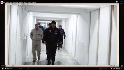 Guzmán Loera en los pasillos de la cárcel de máxima seguridad del Altiplano (Foto: Latinus vía Reuters)
