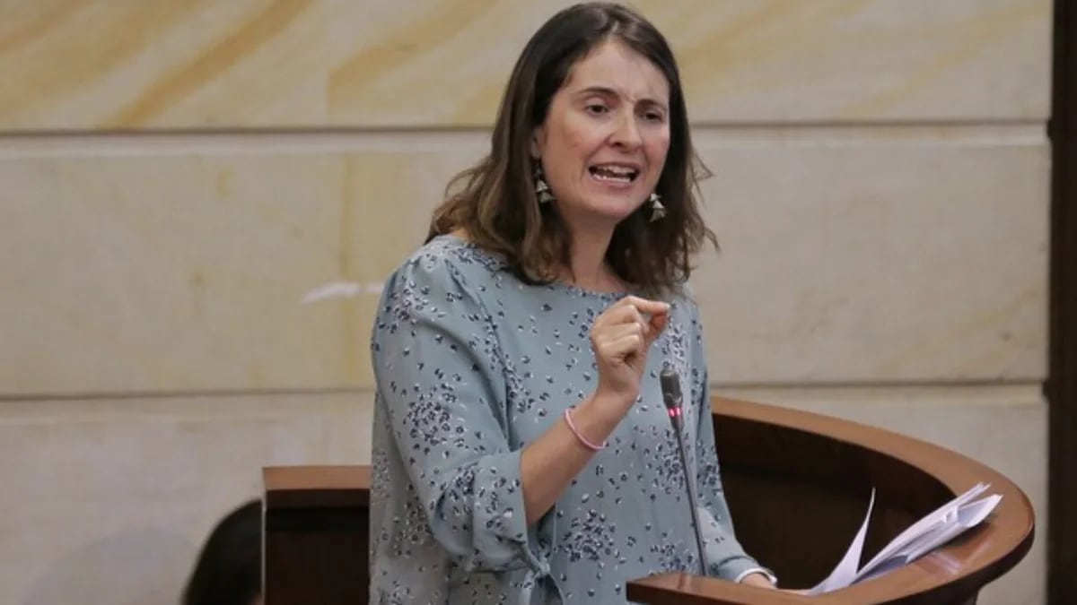 “Me duele mucho”: Paloma Valencia por preacuerdo entre Gobierno Petro y EPS para convertirse en gestoras de salud y vida
