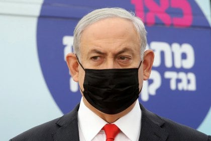 Israeli Prime Minister Benjamin Netanyahu visits the Maccabi Healthcare Services vaccine complex for COVID-19 in Tel Aviv, Israel December 13, 2020. Marc Israel Sellem/Pool via REUTERS