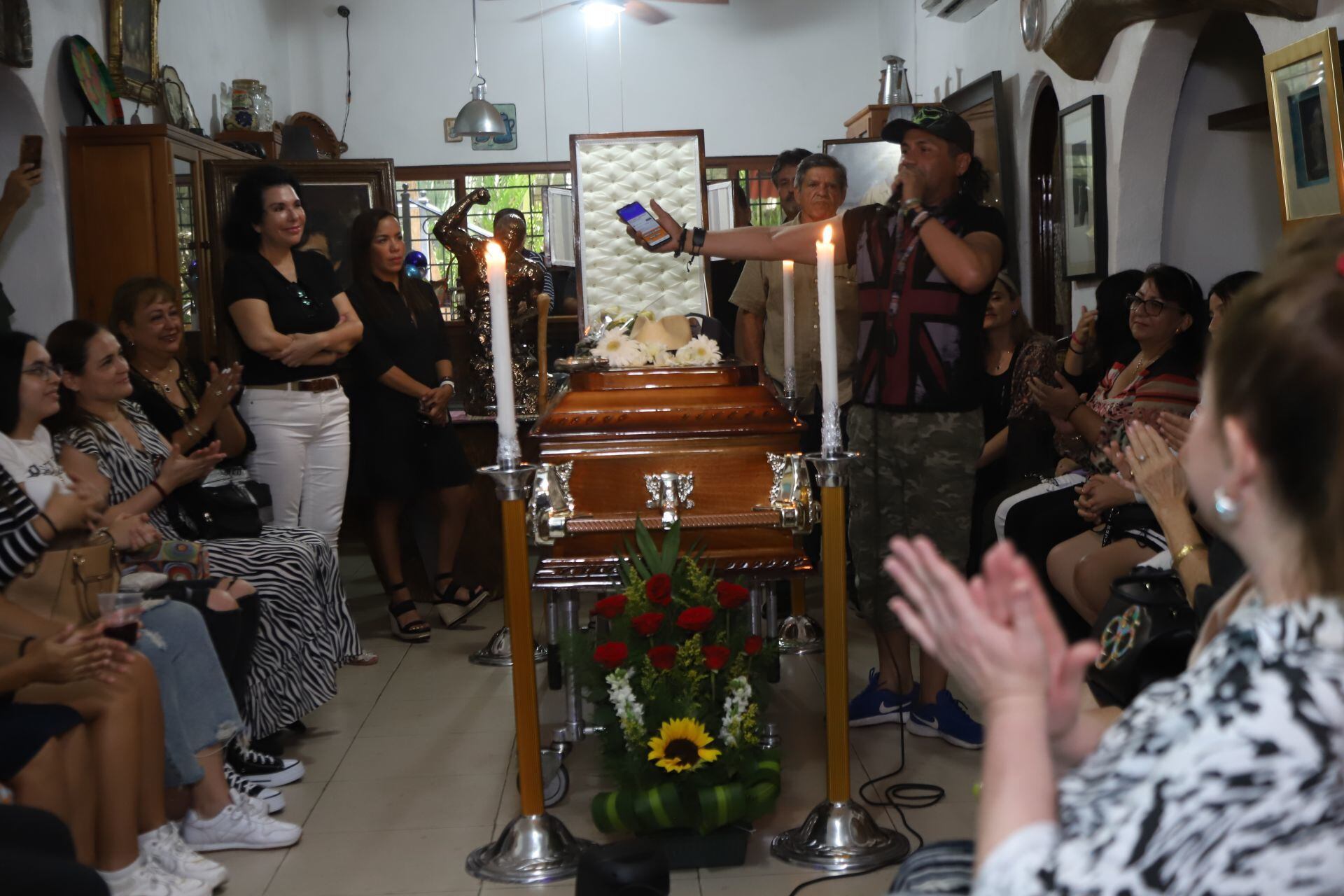 Funeral del actor Andrés García, en casa de su viuda en Acapulco, Guerrero. Tras complicaciones de salud, el actor de origen dominicano pero qué hiciera carrera en el cine mexicano; falleció el pasado 4 de abril.