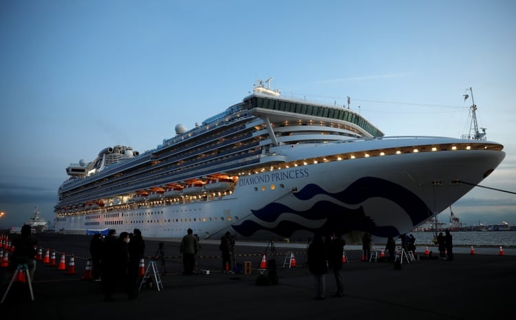 El Diamond Princess está varado en el puerto de Yokohama, Japón