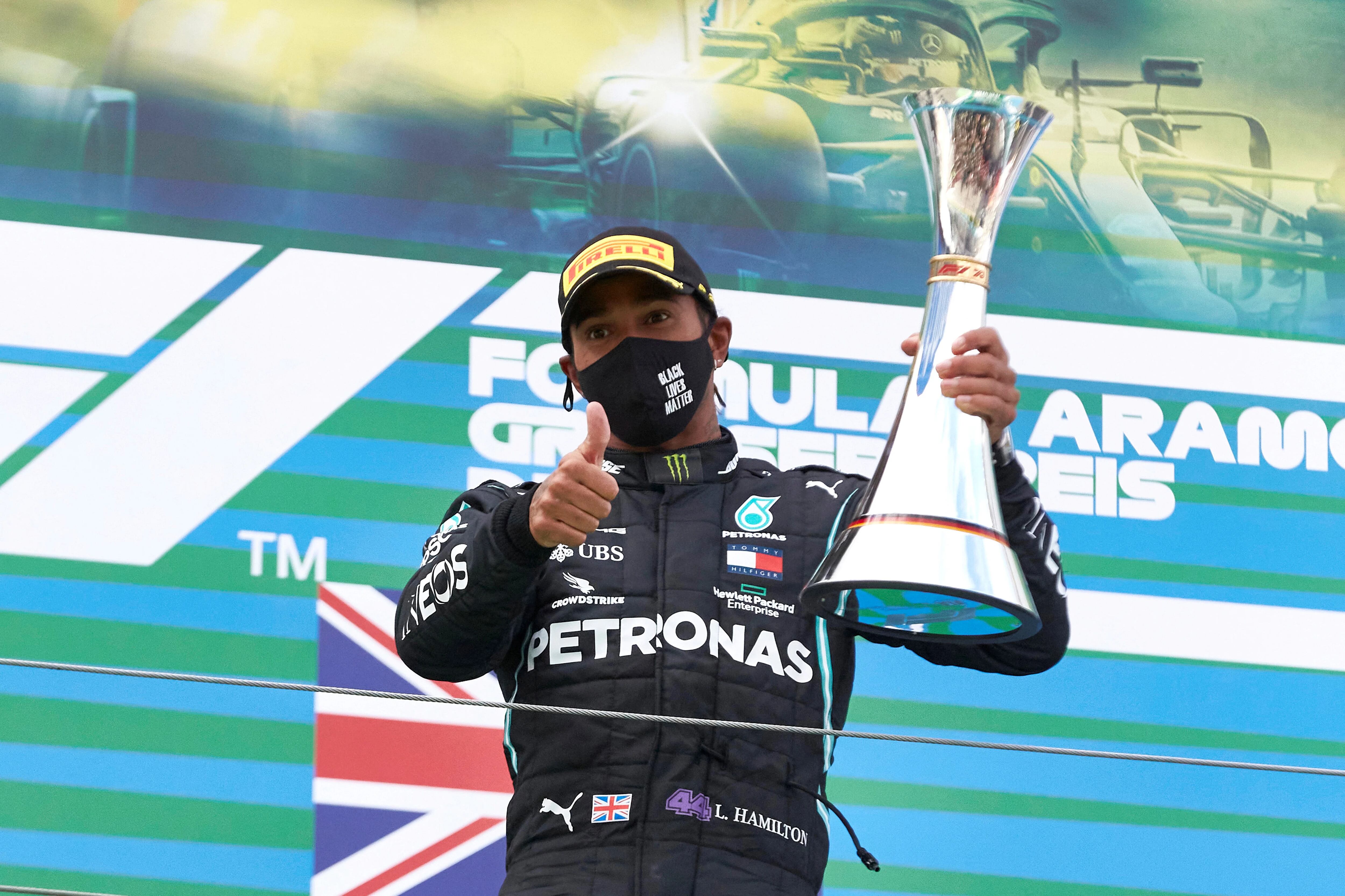 Hamilton celebra tras ganar el Eifel Grand Prix (FIA/Handout via REUTERS)