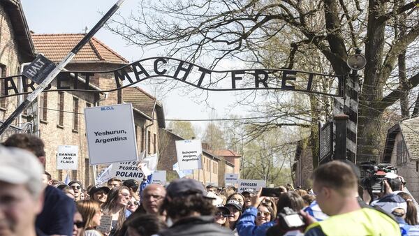 Imágenes de la edición número 30 de la “Marcha por la vida”, un recorrido de tres kilómetros a pie que une Auschwitz con Birkenau