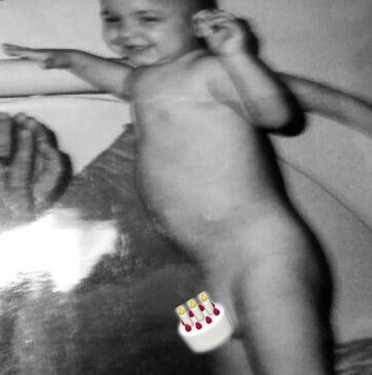 Maluma, sin ropa y sonriente, cuando era bebé (Instagram)