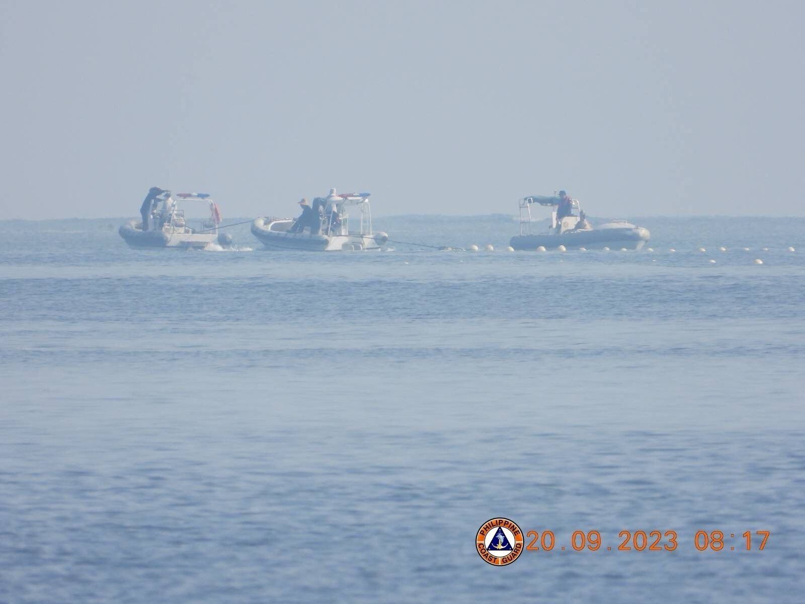 Un barco de Filipinas sufrió daños durante un ataque con cañones de agua en el mar Meridional de China (REUTERS/ARCHIVO) 