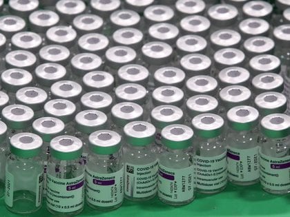 Empty vials of the Oxford / Astrogeneca Covit-19 vaccine can be found at a vaccination center in Antwerp, Belgium (REUTERS / Yves Herman)