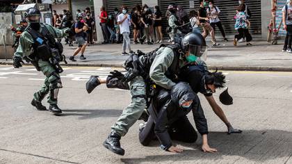 Este domingo se llevó a cabo la mayor protesta en Hong Kong tras el inicio de la pandemia (Photo by ISAAC LAWRENCE / AFP)