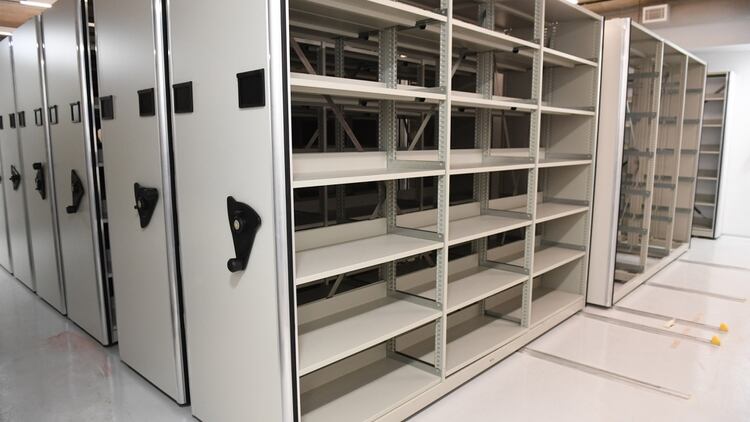Los estantes de la nueva sede tienen capacidad para albergar hasta 22 kilómetros lineales de documentos.