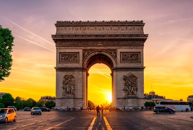 La cocina, el vino y las vistas de París la convierten en uno de los lugares más románticos del mundo para visitar, según Big 7 Travel