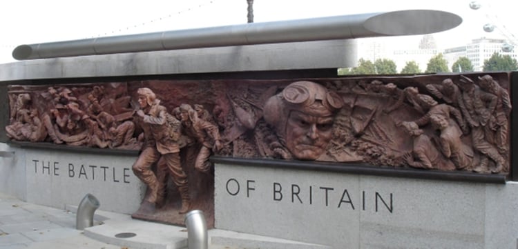 El monumento a los pilotos de la Batalla de Inglaterra a orillas del Tamesis