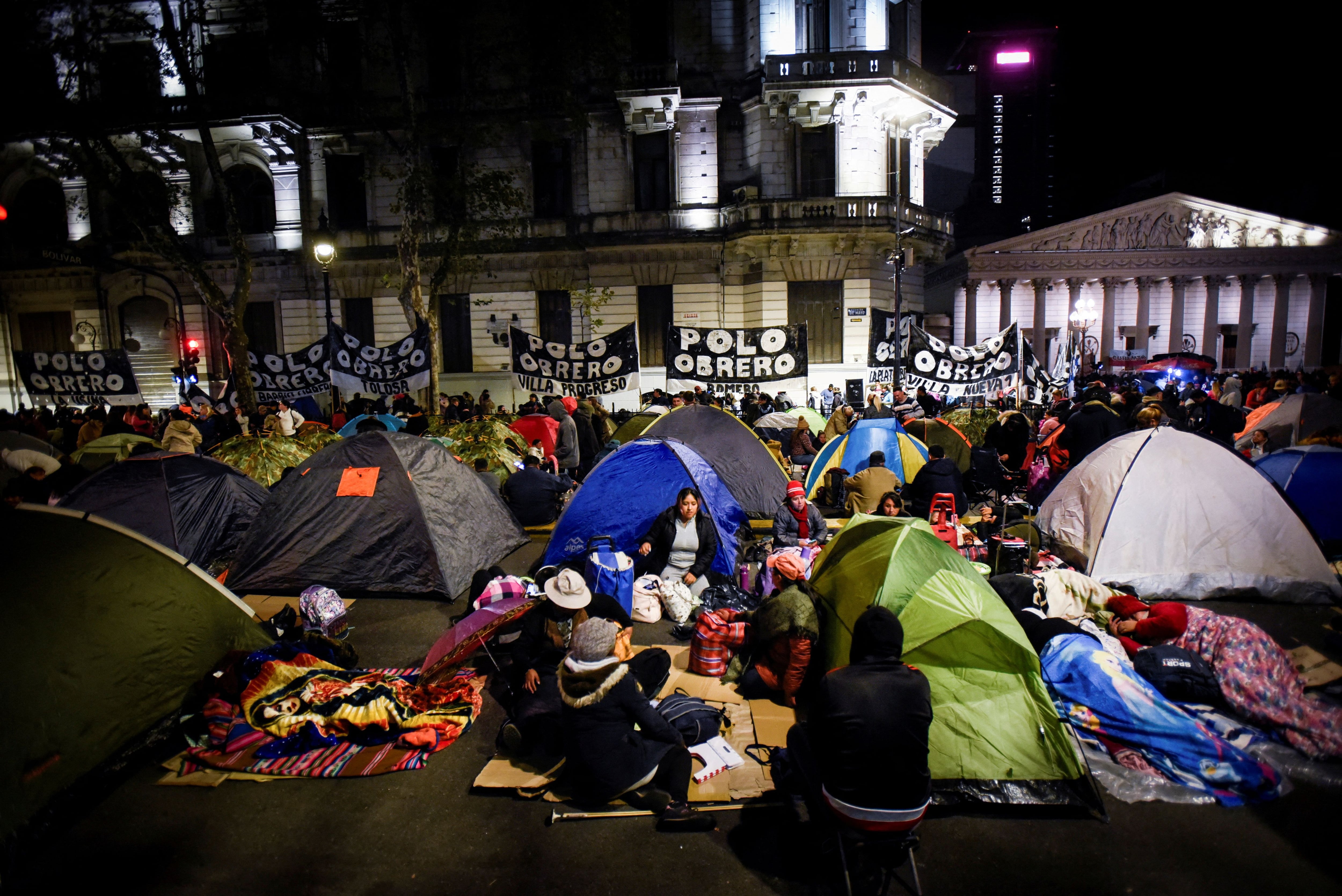 FILE PHOTO: Demonstrators camp outside the Casa Rosada Presidential Palace, as unemployed and informal workers protest to demand more subsidies from the national government, at Plaza de Mayo in Buenos Aires, Argentina April 19, 2023. REUTERS/Mariana Nedelcu/File Photo