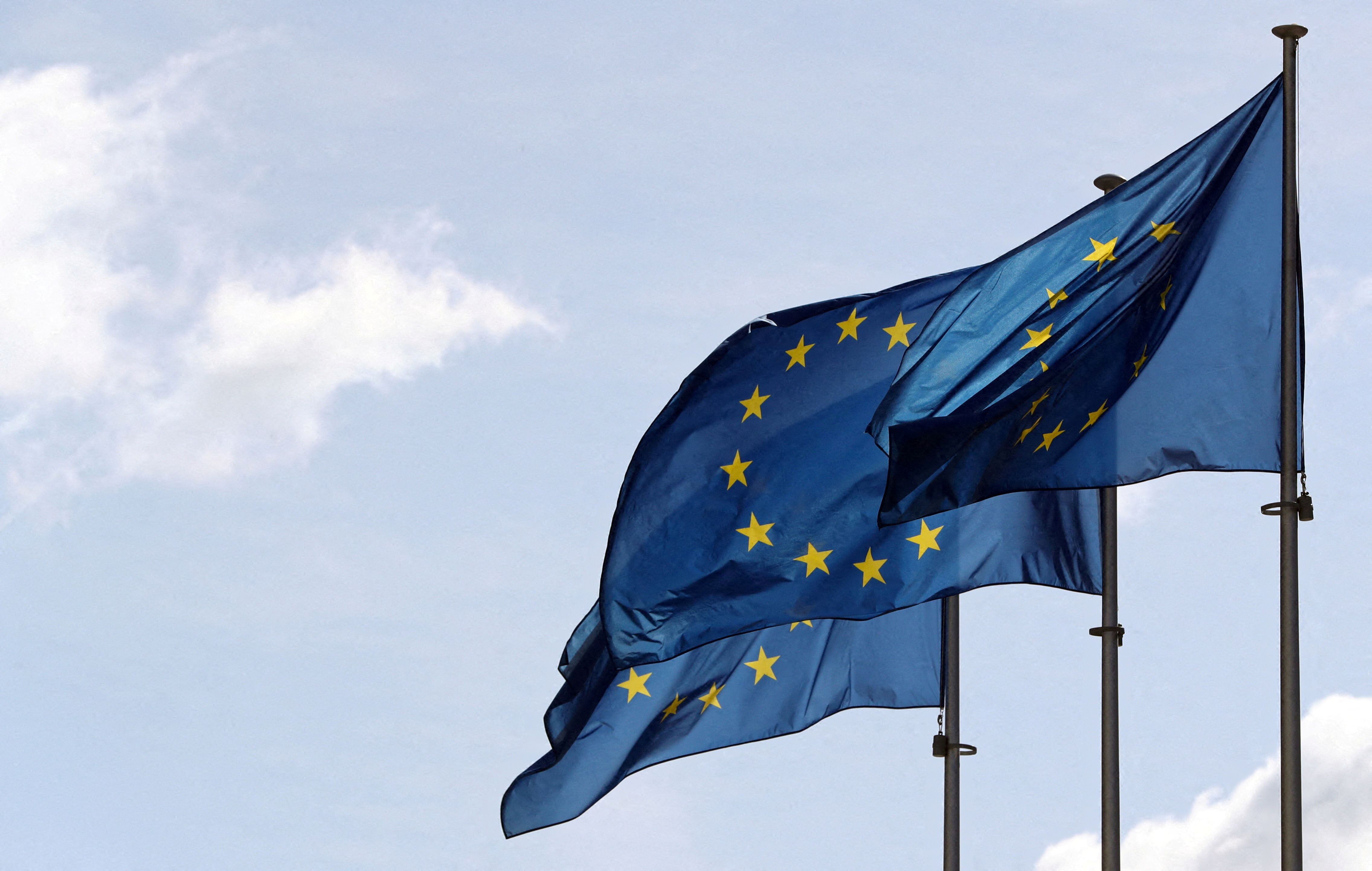 La bandera de la UE ondea en Bruselas (REUTERS/Yves Herman/archivo)
