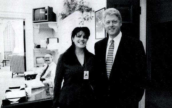 Monica Lewinsky y Bill Clinton. Ambos mantuvieron una relación prohibida en la Casa Blanca durante casi dos años