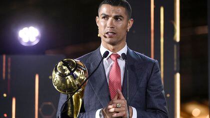Soccer Football - Globe Soccer Awards - Armani hotel, Burj Khalifa, Dubai, United Arab Emirates - December 27, 2020 Juventus' Cristiano Ronaldo makes a speech after winning the Player of the Century award LaPresse/Handout via REUTERS/Fabio Ferrari/lapresse THIS IMAGE HAS BEEN SUPPLIED BY A THIRD PARTY. IT IS DISTRIBUTED, EXACTLY AS RECEIVED BY REUTERS, AS A SERVICE TO CLIENTS. NO ARCHIVES.