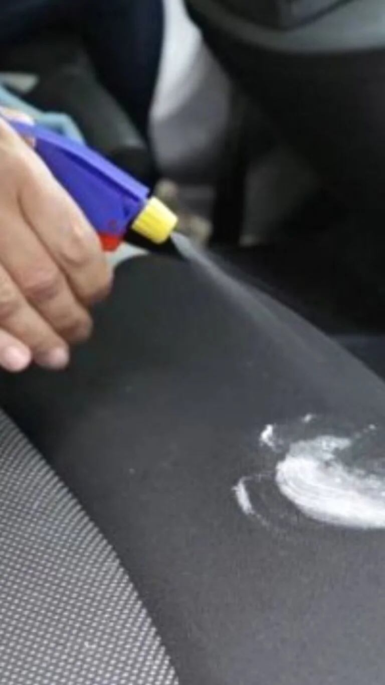 Cómo limpiar los asientos del coche