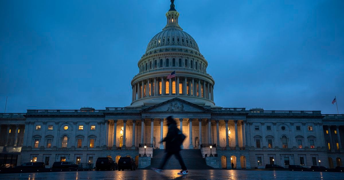Photo of El Congreso de Estados Unidos aprobó un nuevo paquete de ayuda financiera por $ 900.000 millones