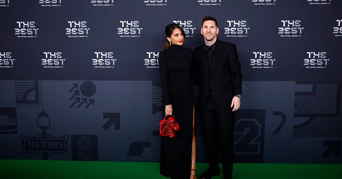 The look of Antonela Roccuzzo to accompany Lionel Messi at the Best Awards
