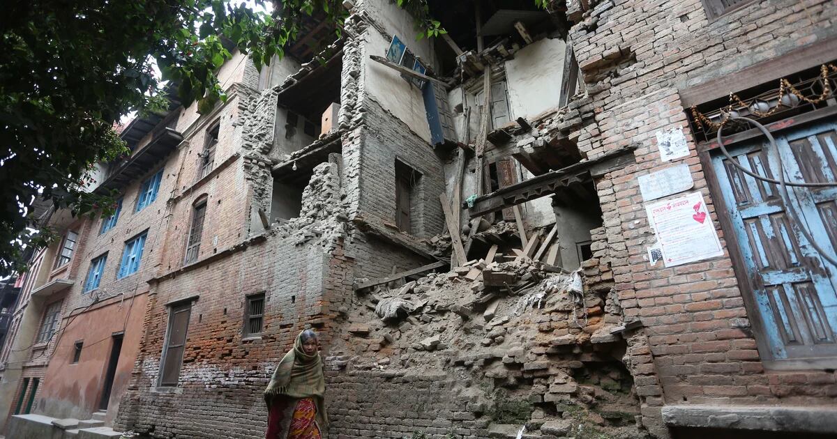 È salito a 132 il bilancio delle vittime del terremoto di magnitudo 5.6 che ha colpito il Nepal occidentale