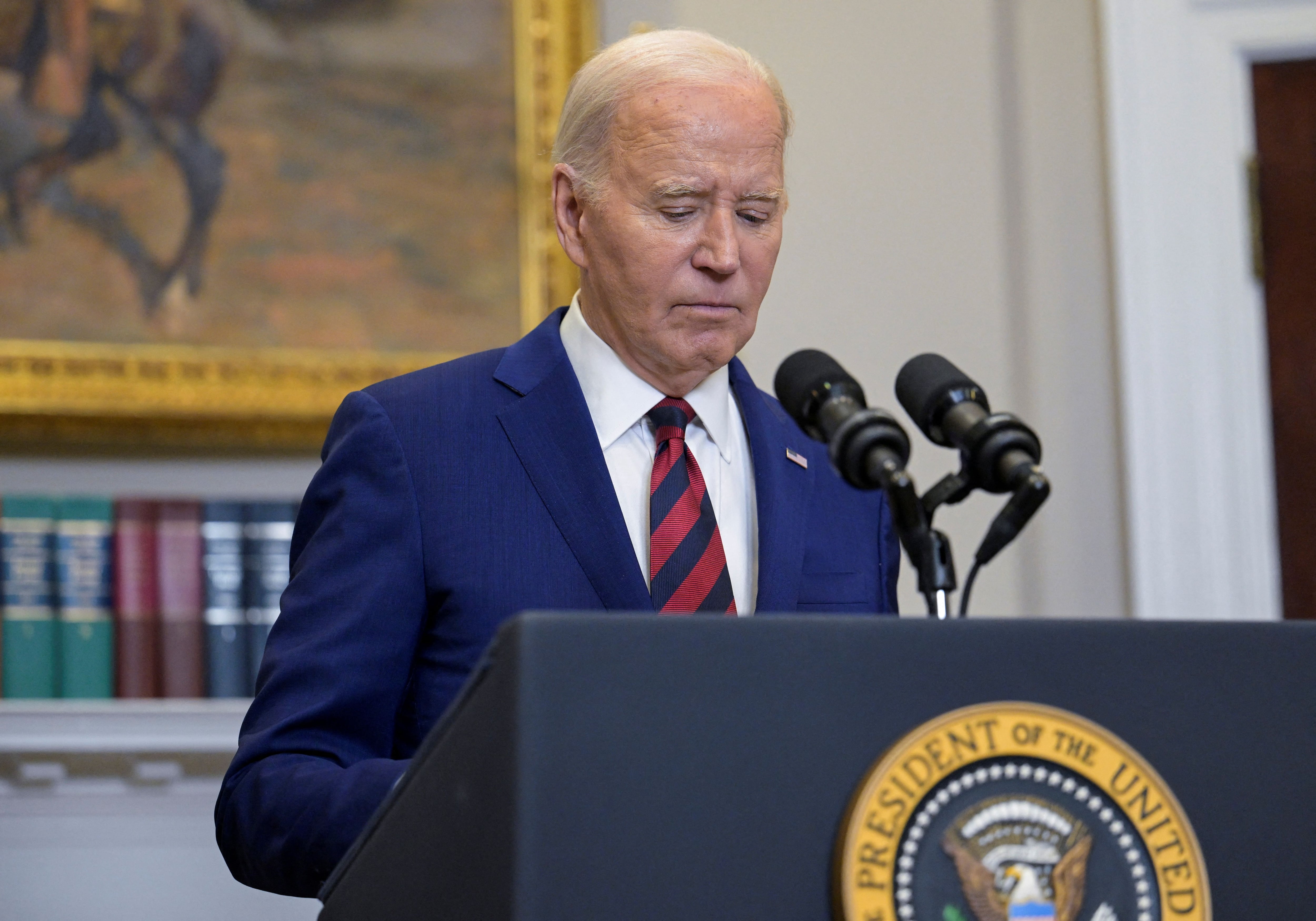 Biden lamentó el accidente y prometió trabajar por su reconstrucción (REUTERS)