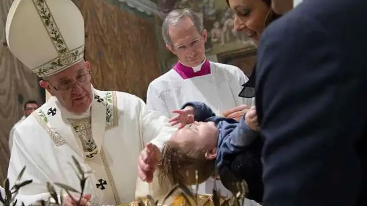 Ciudad del Vaticano, Papa Francisco bautizó a decenas de niños y resaltó  la importancia de hacerlo cuando son pequeños, FOTOS, nndc, MUNDO