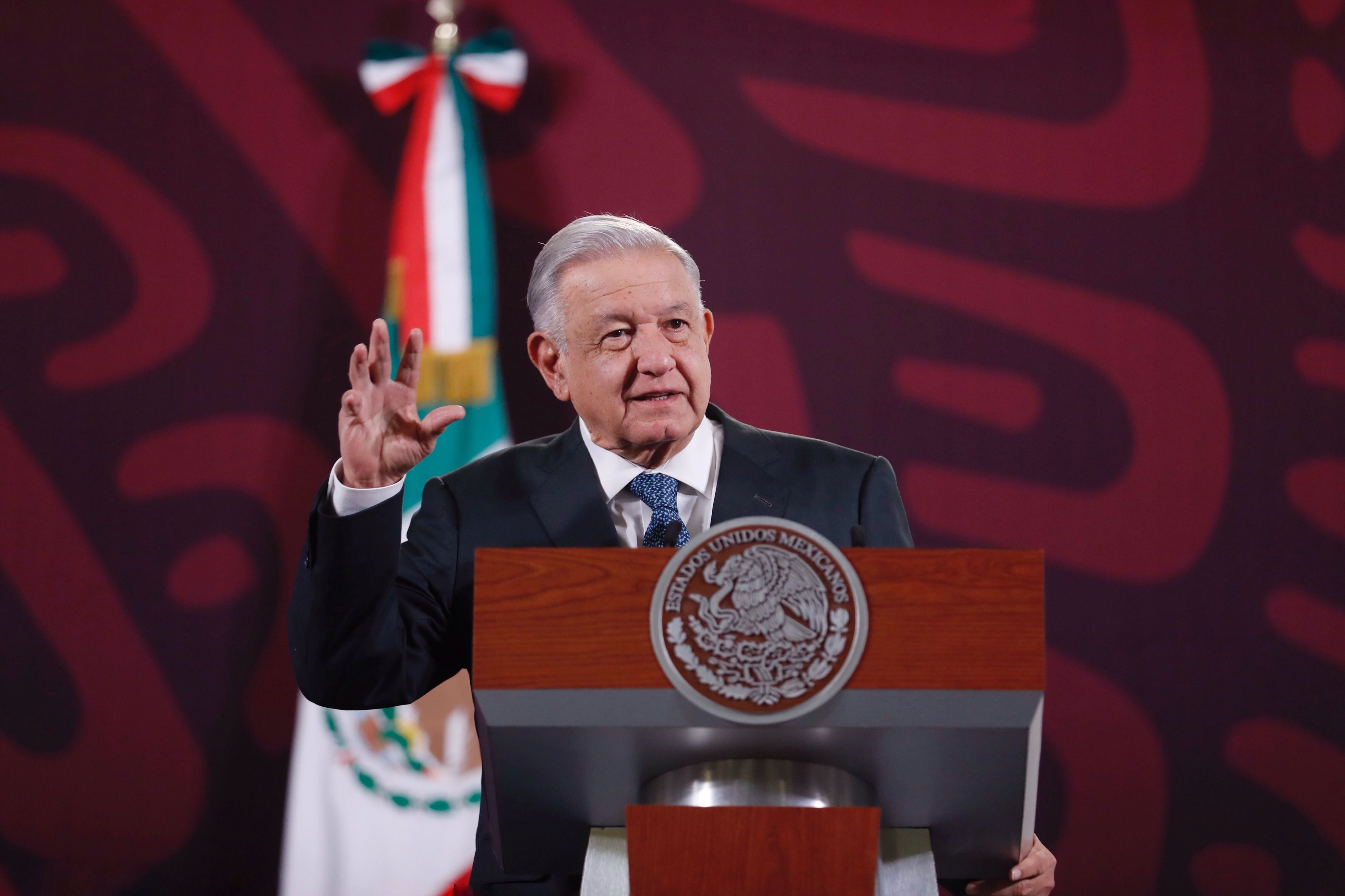 El presidente de México, Andrés Manuel López Obrador,propone acabar con el maltrato animal, en Ciudad de México (México). EFE/ Sáshenka Gutiérrez
