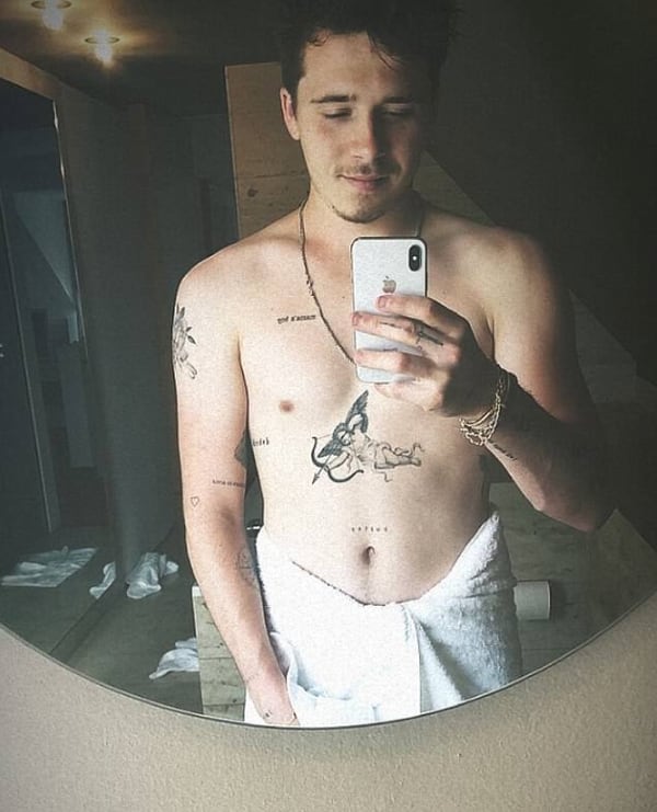 Brooklyn Beckham tiene al menos cuatro tatuajes dedicados a su madre (Foto: Instagram)