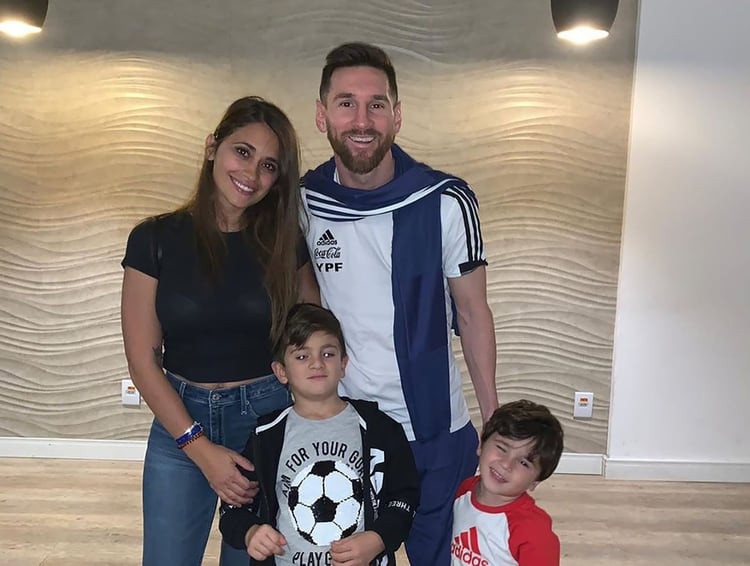 Mateo Messi se robó la atención en la foto que compartió Lionel Messi en el día de su cumpleaños (@leomessi)