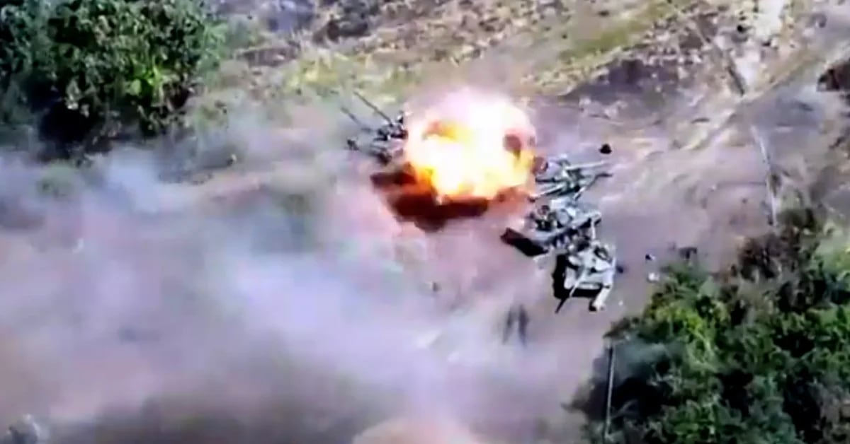 The moment Ukraine destroyed nine Russian tanks in a stunning coordinated attack