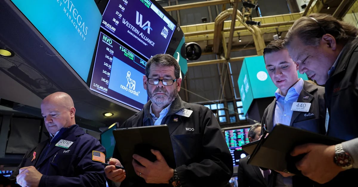 Banking stocks rebounded and pushed Wall Street higher, resulting in strong gains