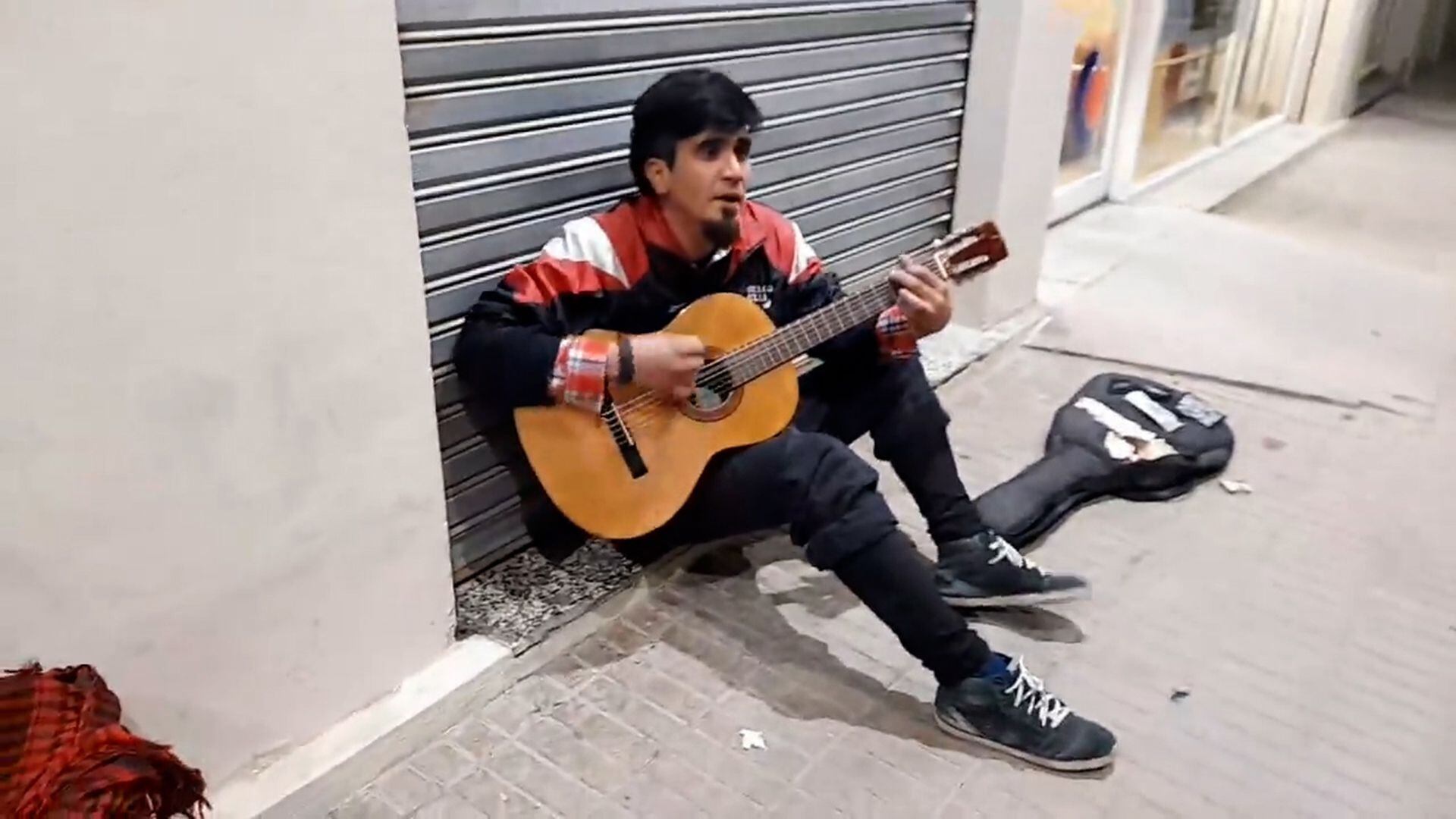 Walter Matías Rosales, era músico y viajaba como mochilero