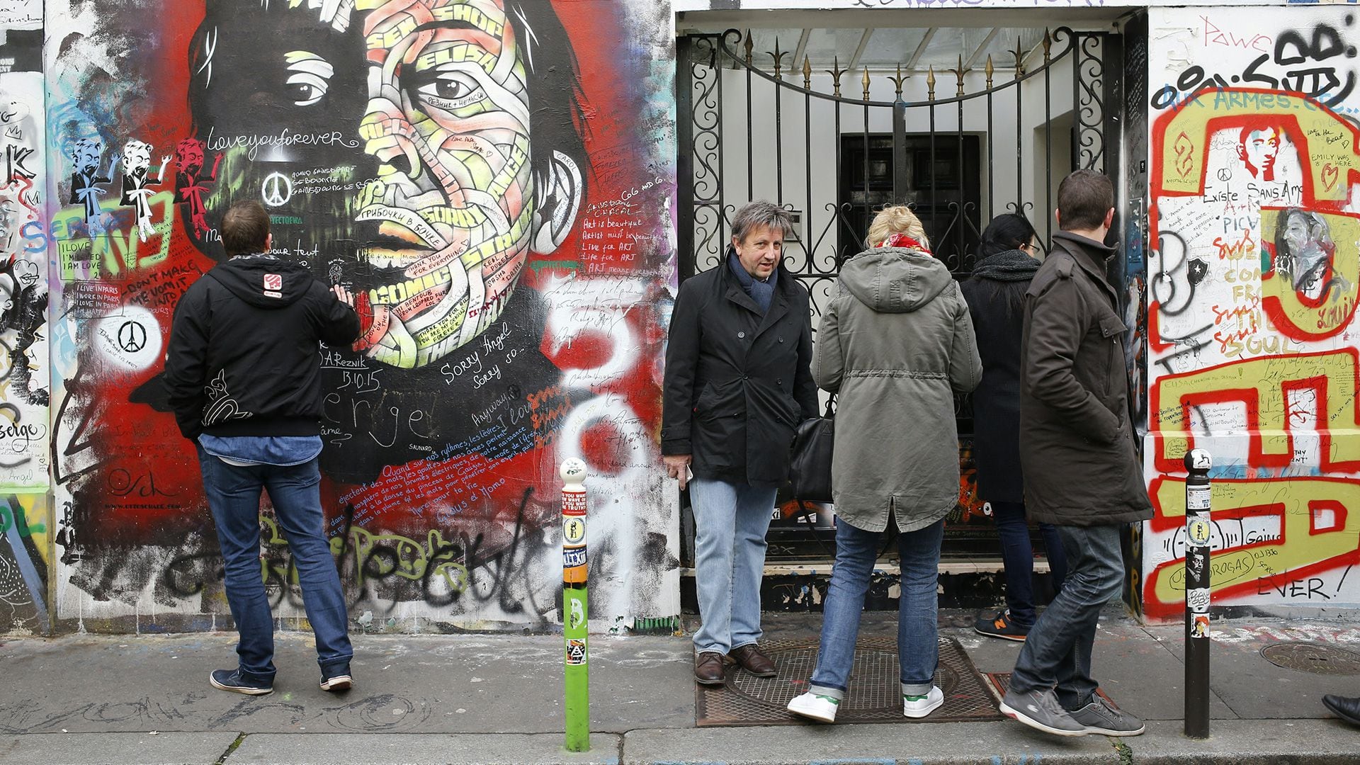 La voz de Charlotte Gainsbourg guía a los visitantes por el legado de su padre en la casa de la calle Verneuil (Foto:  MATTHIEU ALEXANDRE / AFP)