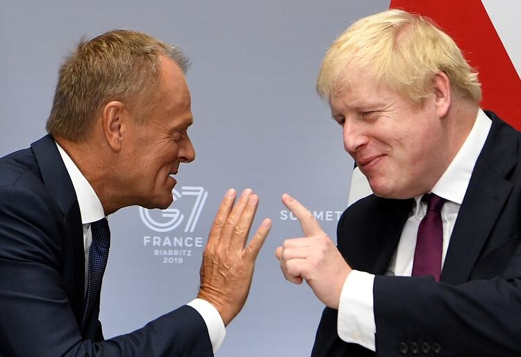 El primer ministro británico, Boris Johnson, junto al Presidente del Consejo Europeo, Donald Tusk (Andrew Parsons/Pool via REUTERS)