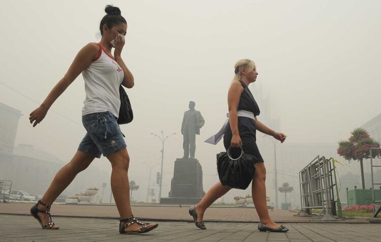 En muchas ciudades de Asia, como Pekin, el ambiente se hace irrespirable (AFP)