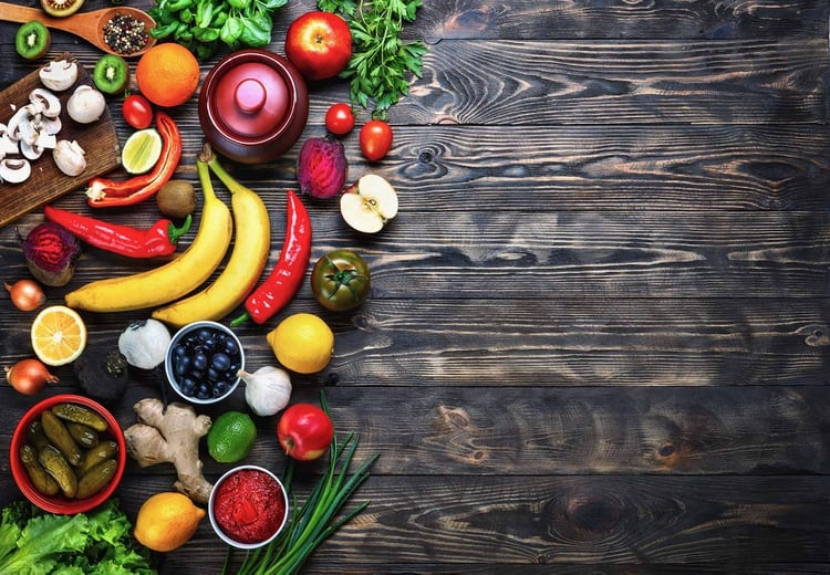 Todas las frutas y verduras son buenas y aportan fibras y vitaminas (Shutterstock)