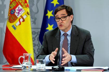 El ministro de Sanidad, Salvador Illa, durante una rueda de prensa  (EFE/Kiko Huesca)