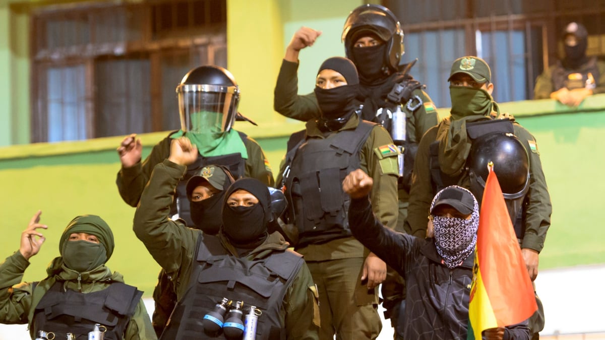 Bolivia: motín de policías en Santa Cruz, Sucre, Tarija y Cochabamba en rechazo al gobierno de Evo Morales - infobae