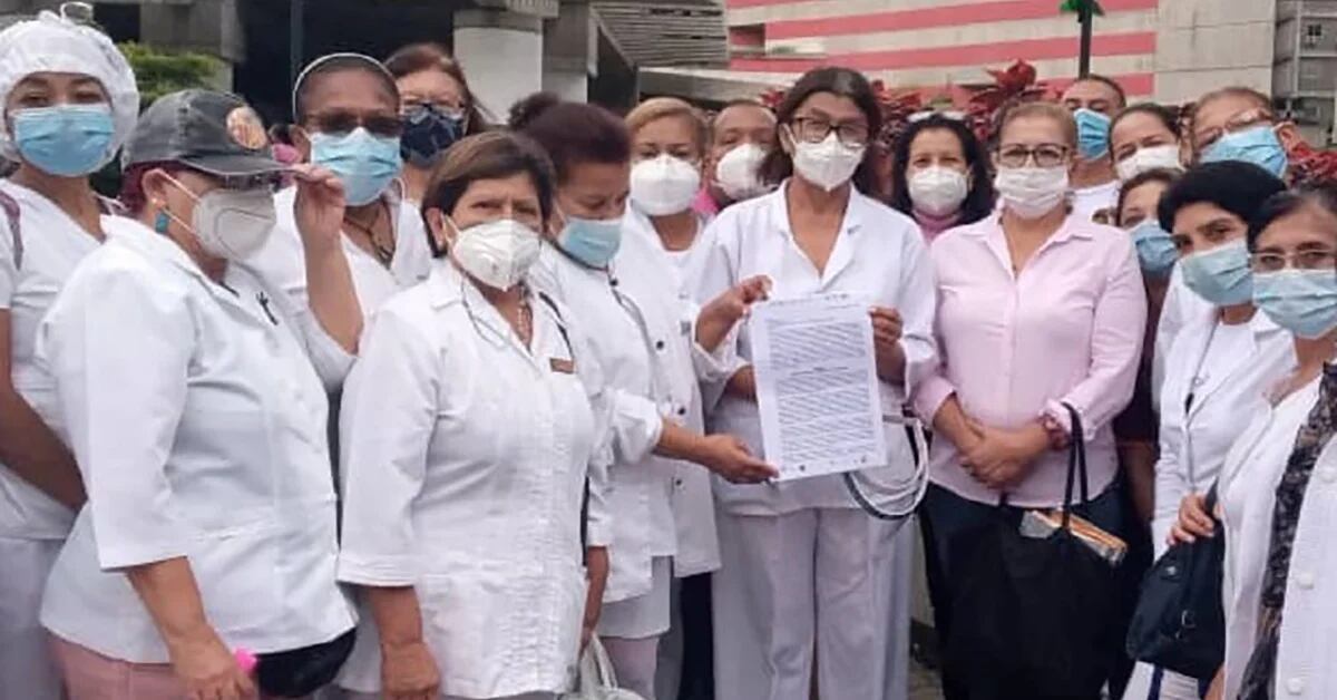 Las enfermeras venezolanas evalúan una renuncia colectiva si el régimen de Nicolás  Maduro no aumenta los sueldos - Infobae