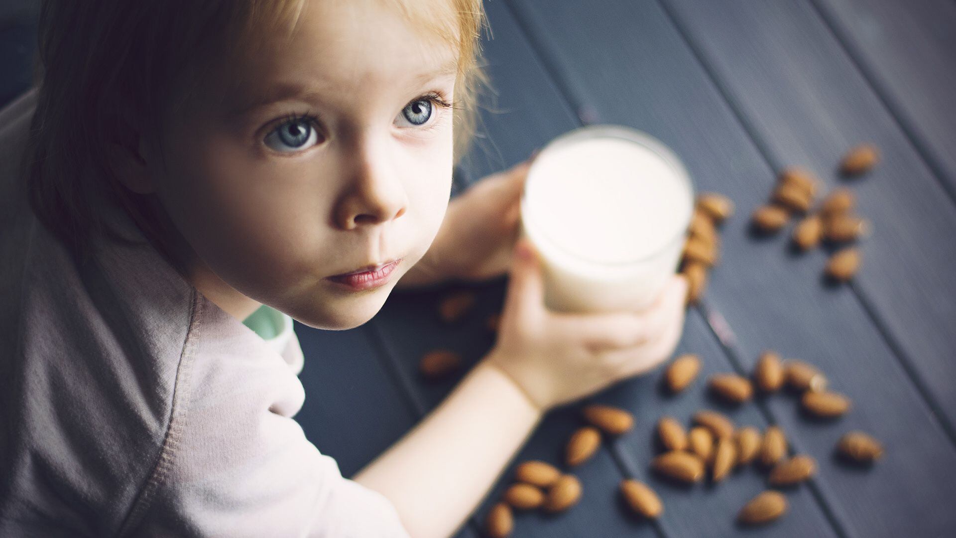 Para 2028, se pronostica que la producción mundial de leche alcanzará los 981 millones de toneladas (Shutterstock)