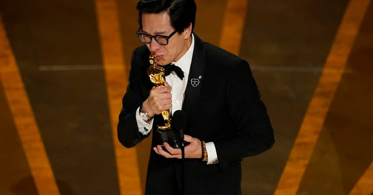 Ke Huy Quan wins Best Supporting Actor Oscar