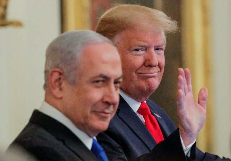 El presidente de los EEUU, Donald Trump, junto al primer ministro, Benjamin Netanyahu (REUTERS/Brendan McDermid)