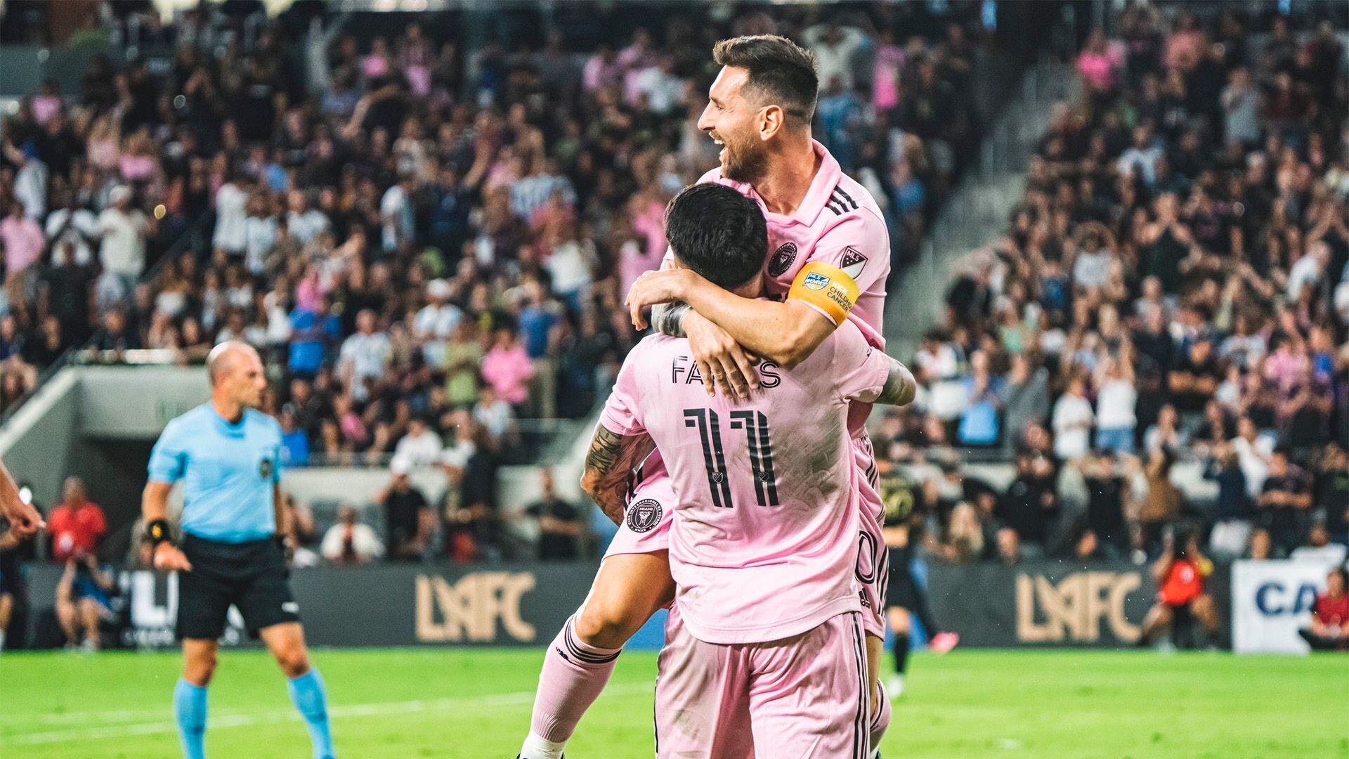 La Joya Farías celebra junto con Lionel Messi el primer tanto de Inter Miami ante Los Ángeles FC