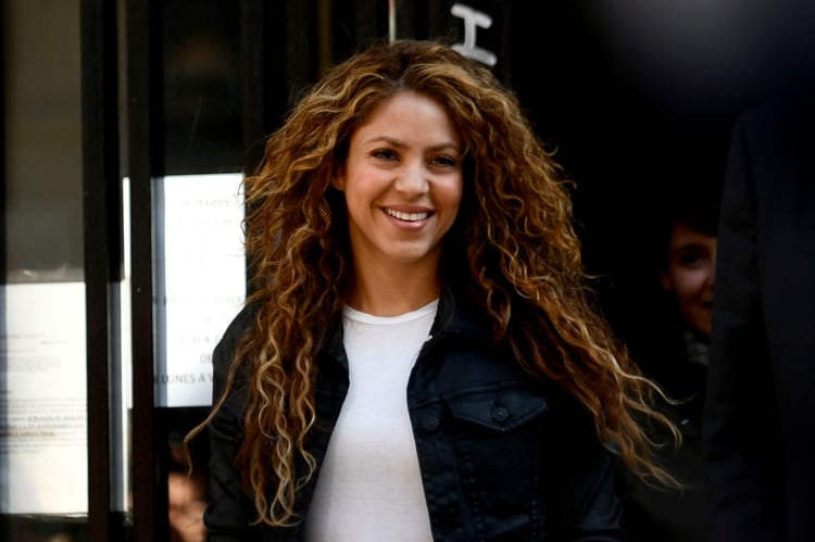 Shakira a su salida del tribunal (Photo by OSCAR DEL POZO / AFP)
